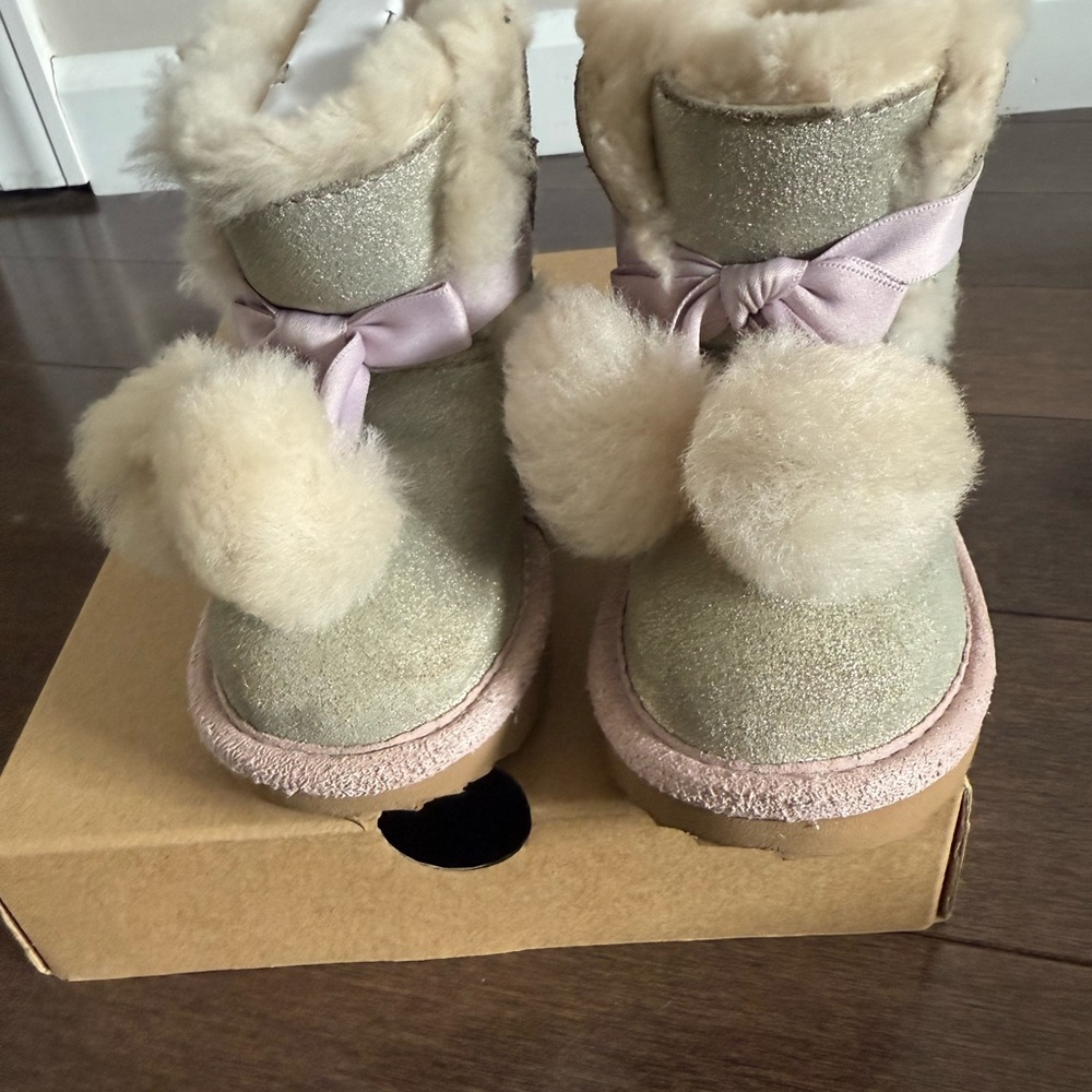 UGGs baby size 6. Like new